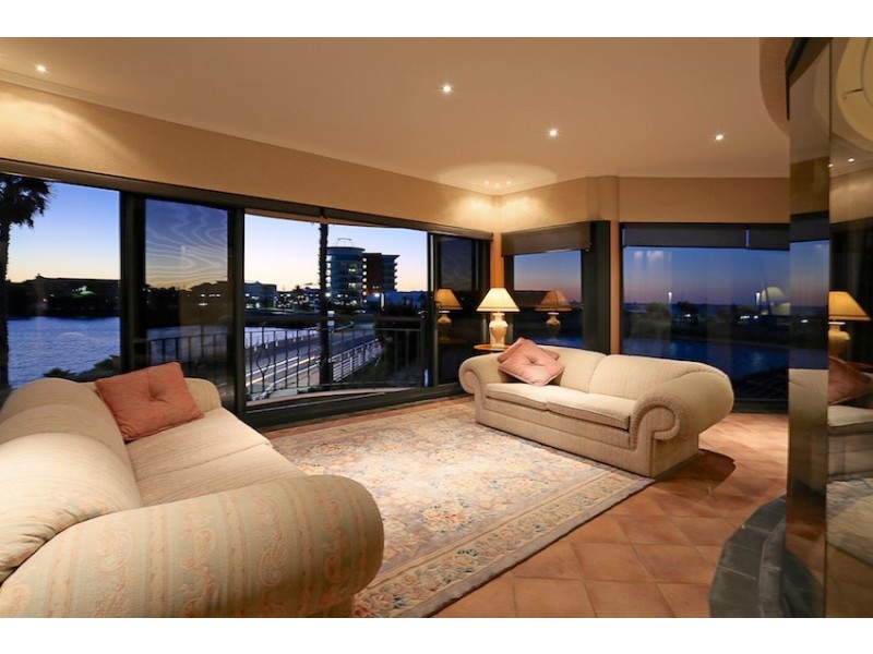 2 Dolphin Drive, Mandurah WA 6210