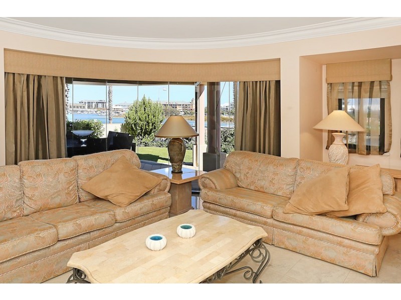 2 Dolphin Drive, Mandurah WA 6210