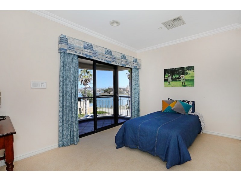 2 Dolphin Drive, Mandurah WA 6210