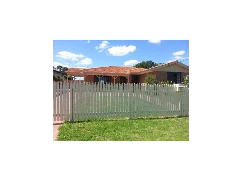 30 Leslie Street, Dudley Park WA 6210