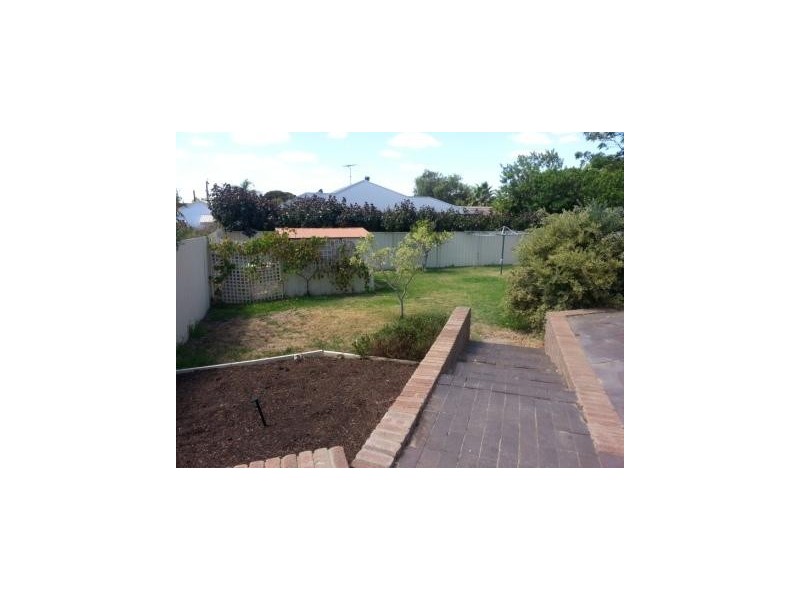 30 Leslie Street, Dudley Park WA 6210