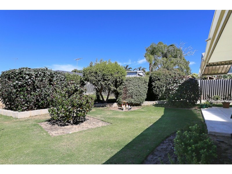 6 Tennyson Avenue, Halls Head WA 6210