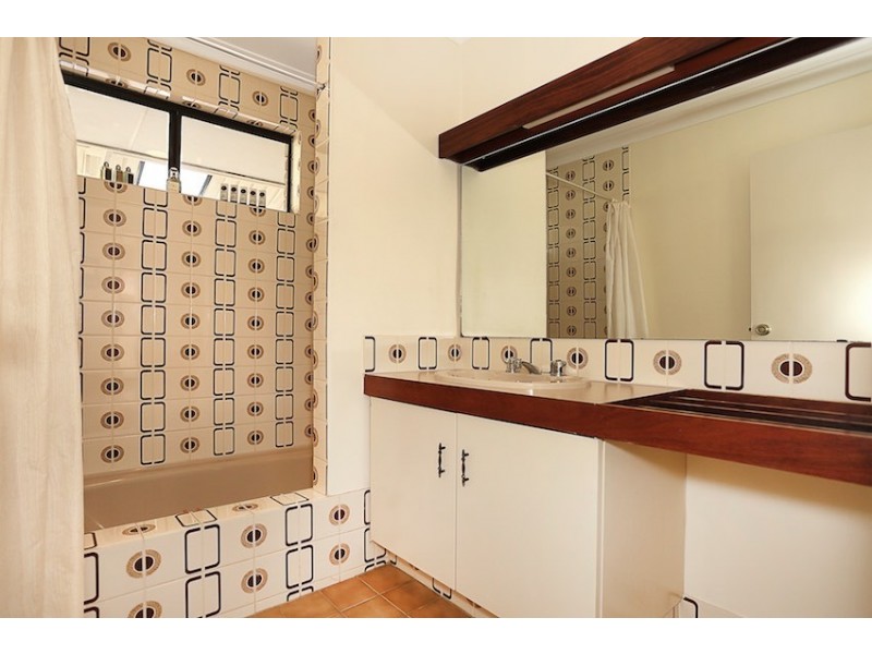 6 Tennyson Avenue, Halls Head WA 6210