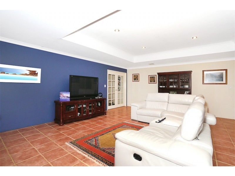 6 Discovery Cove, Halls Head WA 6210