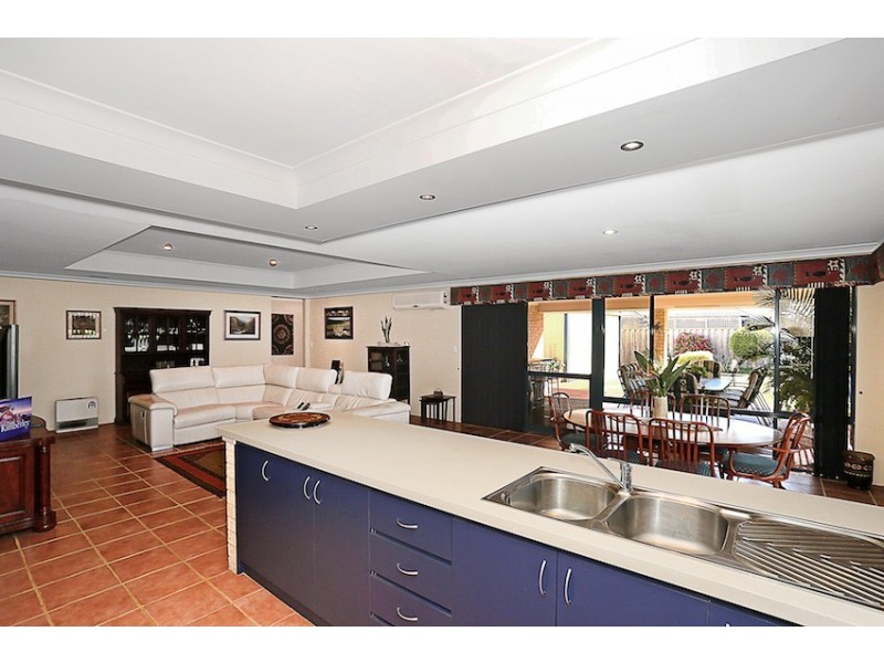 6 Discovery Cove, Halls Head WA 6210