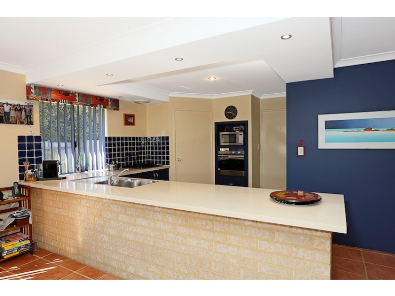 6 Discovery Cove, Halls Head WA 6210