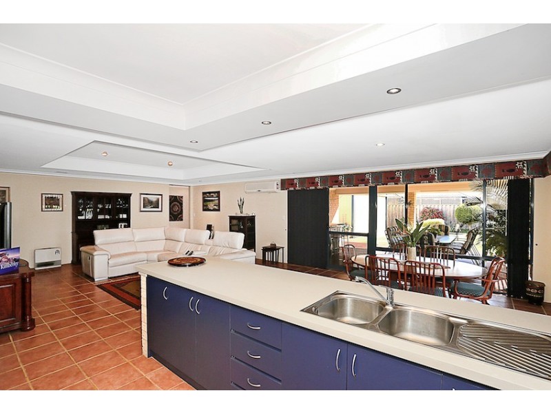 6 Discovery Cove, Halls Head WA 6210