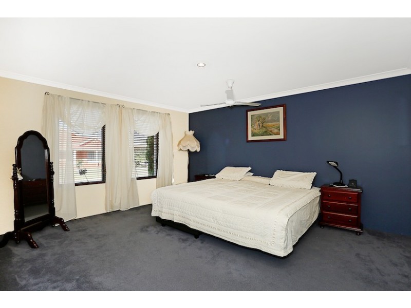 6 Discovery Cove, Halls Head WA 6210