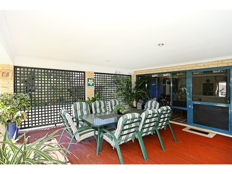 6 Discovery Cove, Halls Head WA 6210