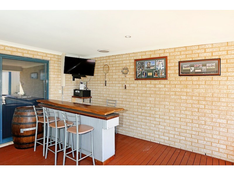 6 Discovery Cove, Halls Head WA 6210