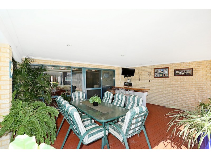 6 Discovery Cove, Halls Head WA 6210