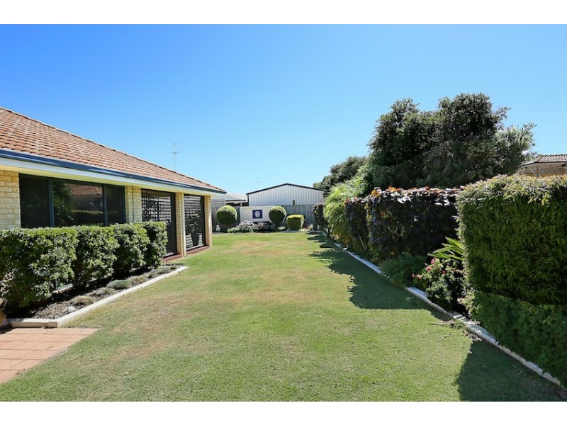 6 Discovery Cove, Halls Head WA 6210