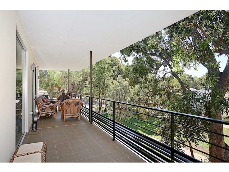 17 Whimbrel Crescent, Coodanup WA 6210