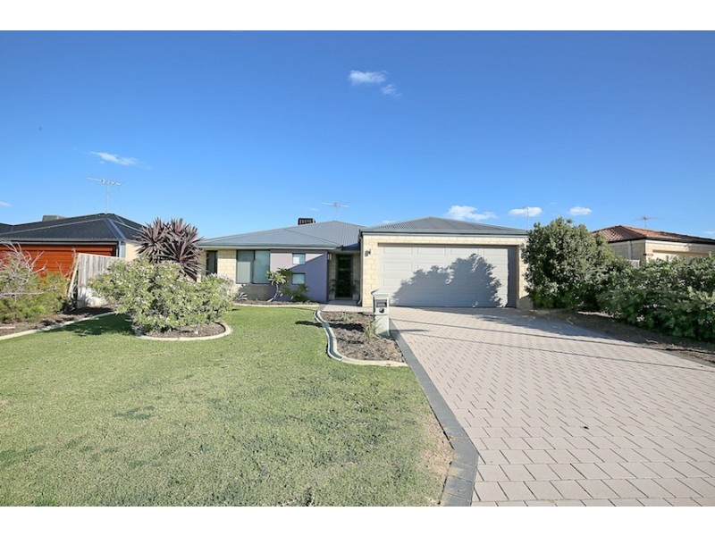 215 Peelwood Parade, Halls Head WA 6210