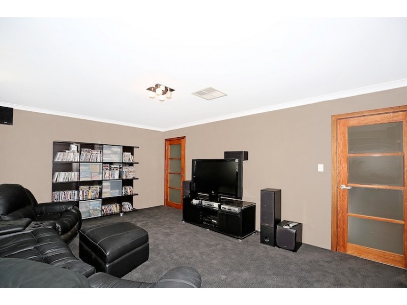 215 Peelwood Parade, Halls Head WA 6210