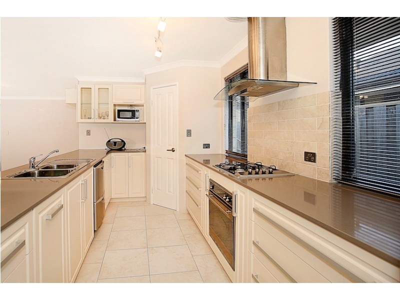 215 Peelwood Parade, Halls Head WA 6210