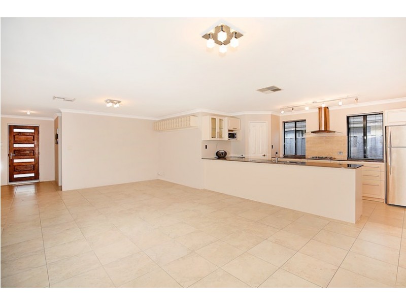 215 Peelwood Parade, Halls Head WA 6210