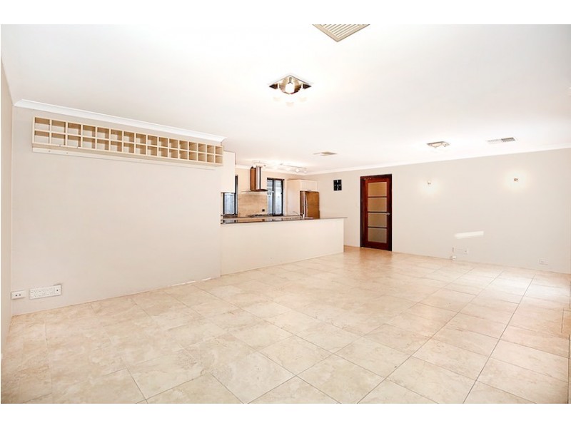 215 Peelwood Parade, Halls Head WA 6210