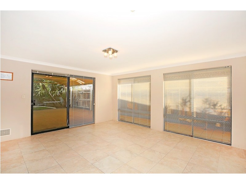 215 Peelwood Parade, Halls Head WA 6210