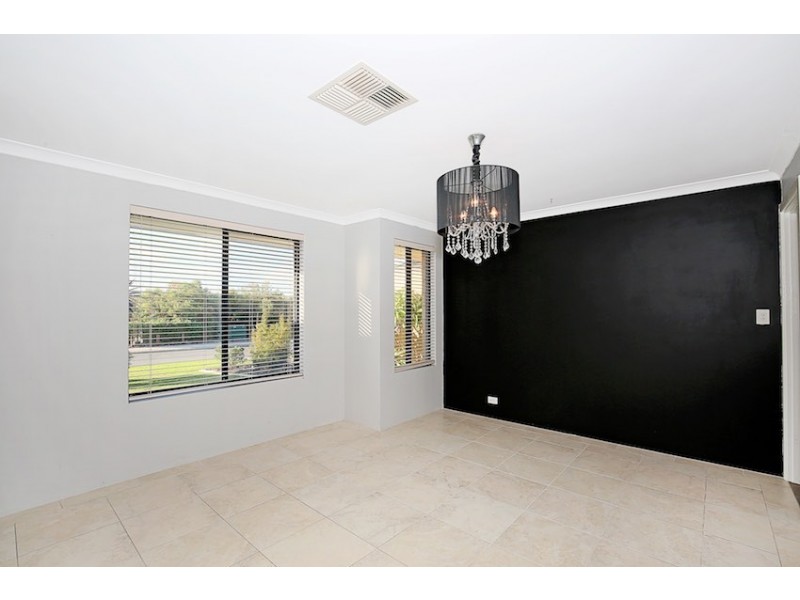 215 Peelwood Parade, Halls Head WA 6210