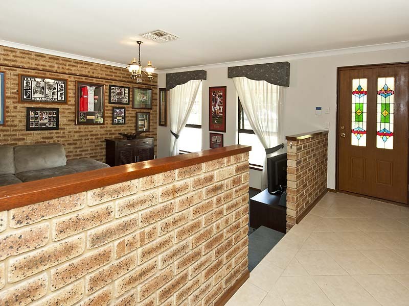 4 Talia Place, Dudley Park WA 6210