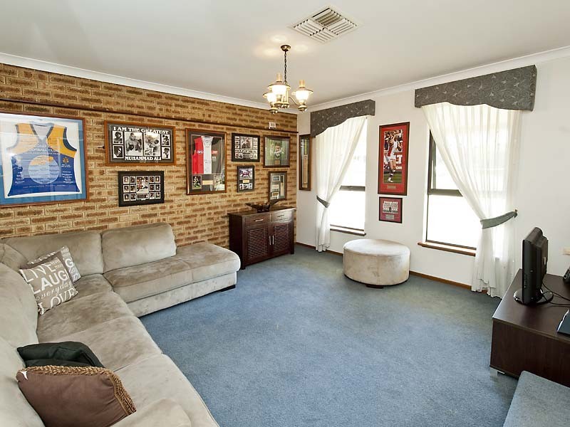 4 Talia Place, Dudley Park WA 6210