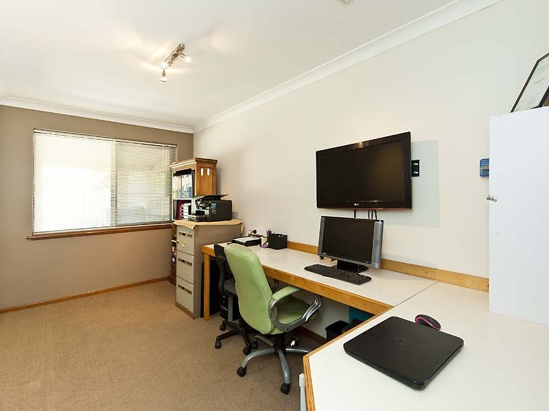 4 Talia Place, Dudley Park WA 6210