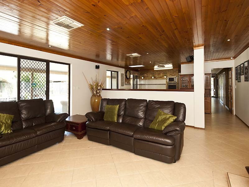 4 Talia Place, Dudley Park WA 6210