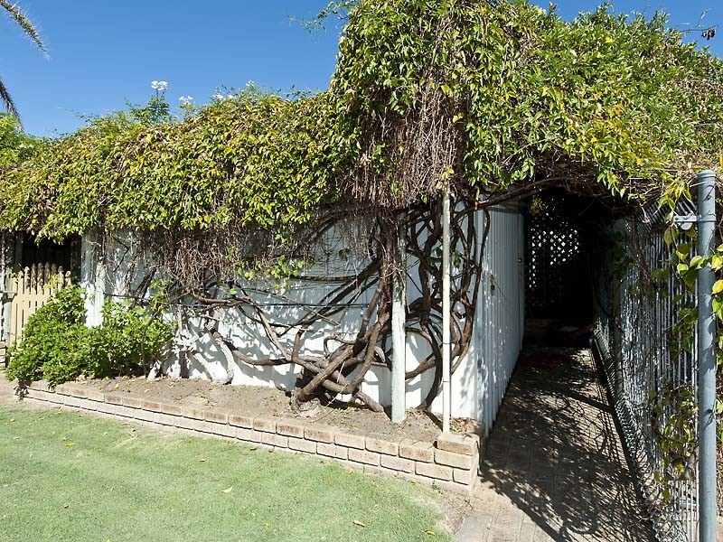 4 Talia Place, Dudley Park WA 6210