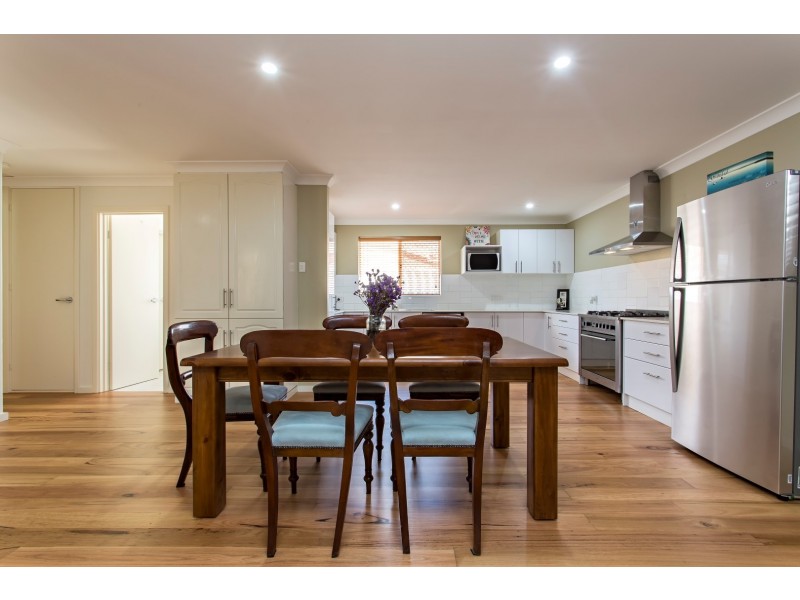 1 Curlew Street, Dudley Park WA 6210