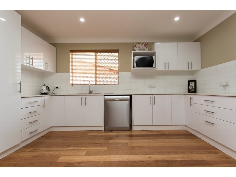 1 Curlew Street, Dudley Park WA 6210