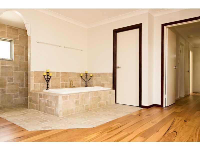 1 Curlew Street, Dudley Park WA 6210