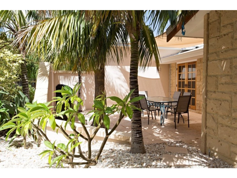 1 Curlew Street, Dudley Park WA 6210