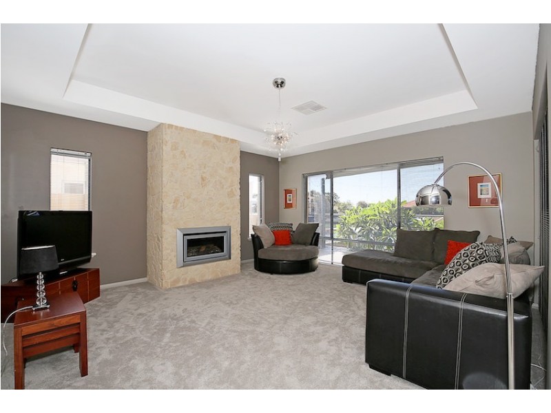 39 Erins Isle, Dudley Park WA 6210