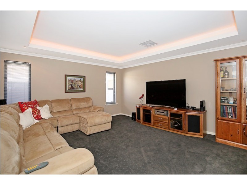 39 Erins Isle, Dudley Park WA 6210