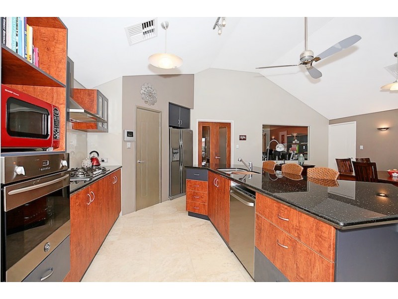 39 Erins Isle, Dudley Park WA 6210