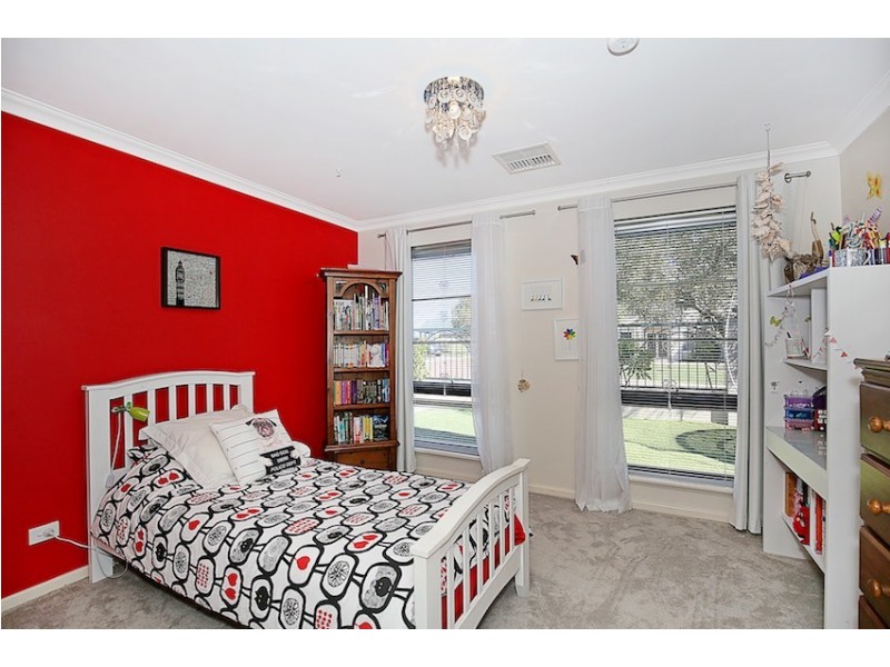 39 Erins Isle, Dudley Park WA 6210