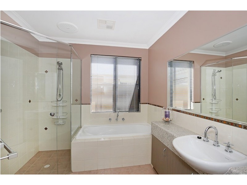 39 Erins Isle, Dudley Park WA 6210