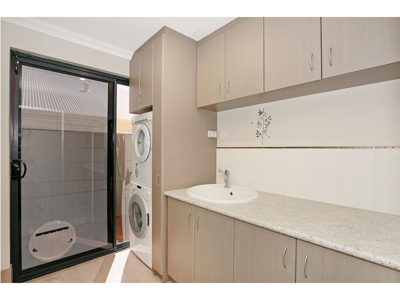 39 Erins Isle, Dudley Park WA 6210