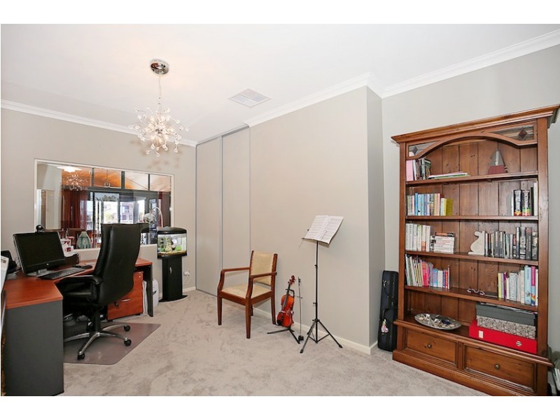 39 Erins Isle, Dudley Park WA 6210