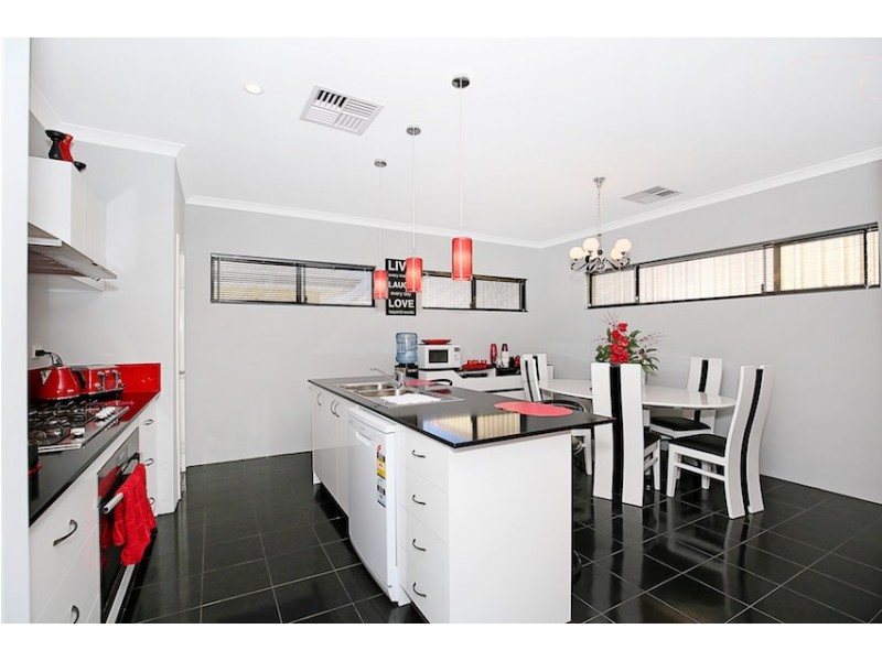 49 Warburton Trail, Lakelands WA 6180