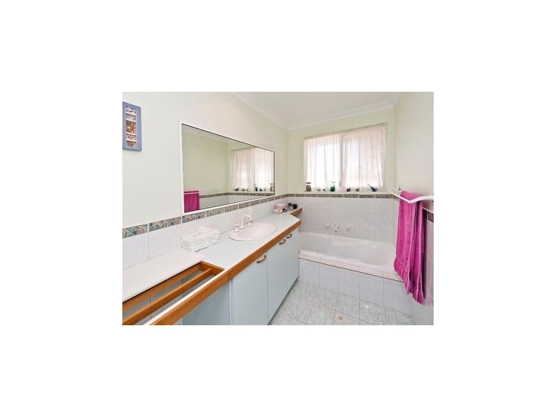 10 Oakleigh Drive, Erskine WA 6210