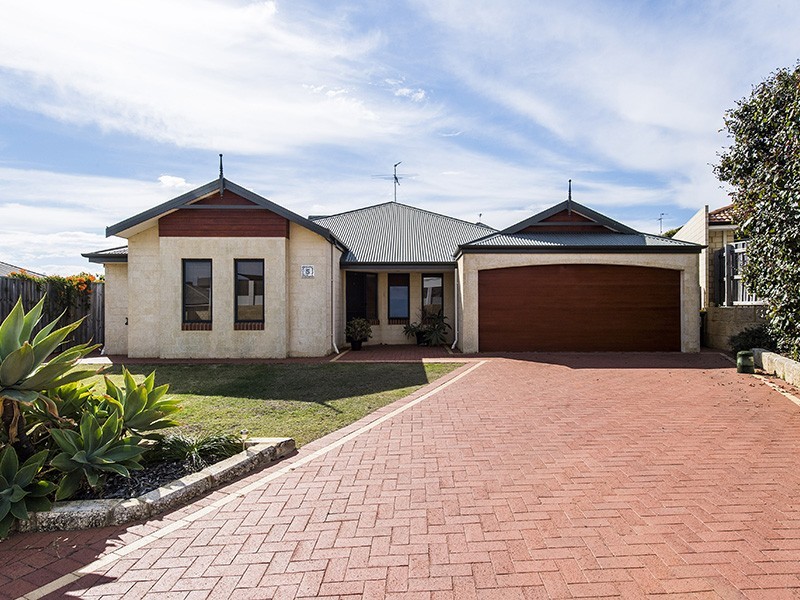 5 Lilly Pilly Lookout, Halls Head WA 6210