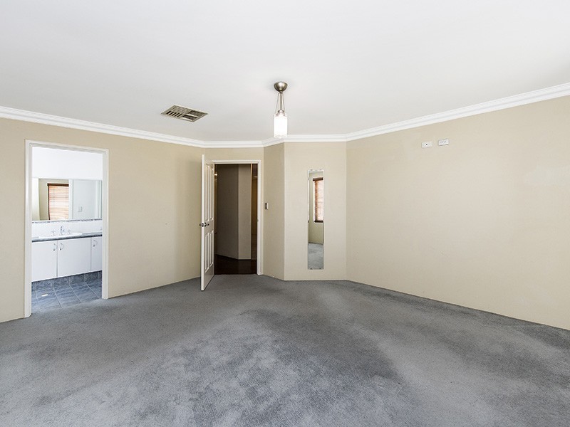 5 Lilly Pilly Lookout, Halls Head WA 6210