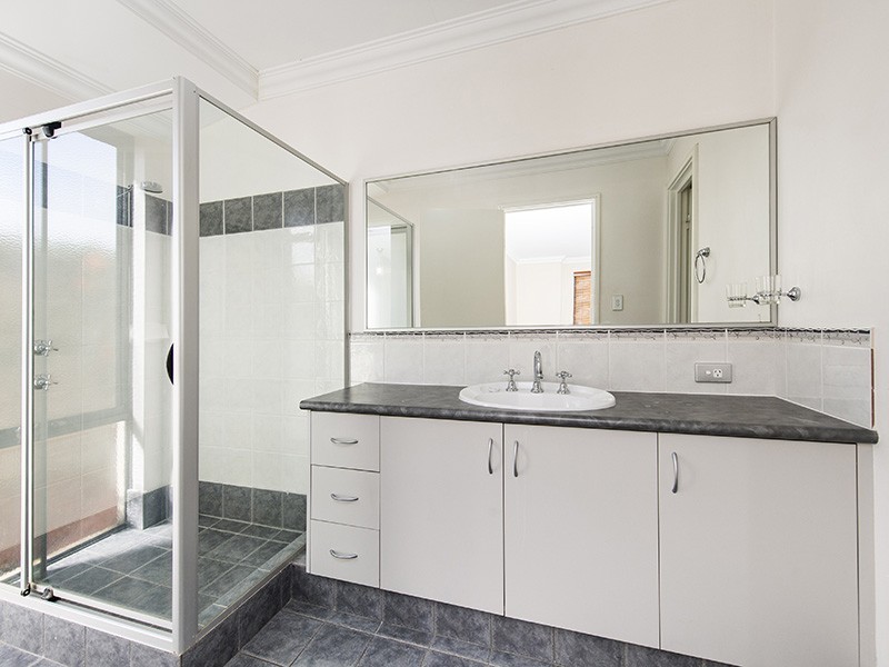 5 Lilly Pilly Lookout, Halls Head WA 6210