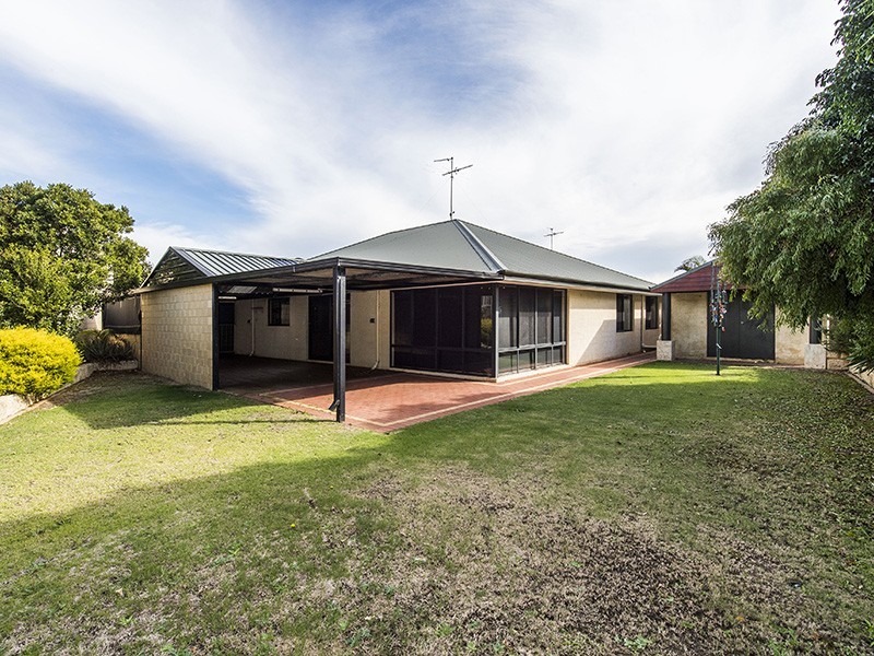 5 Lilly Pilly Lookout, Halls Head WA 6210