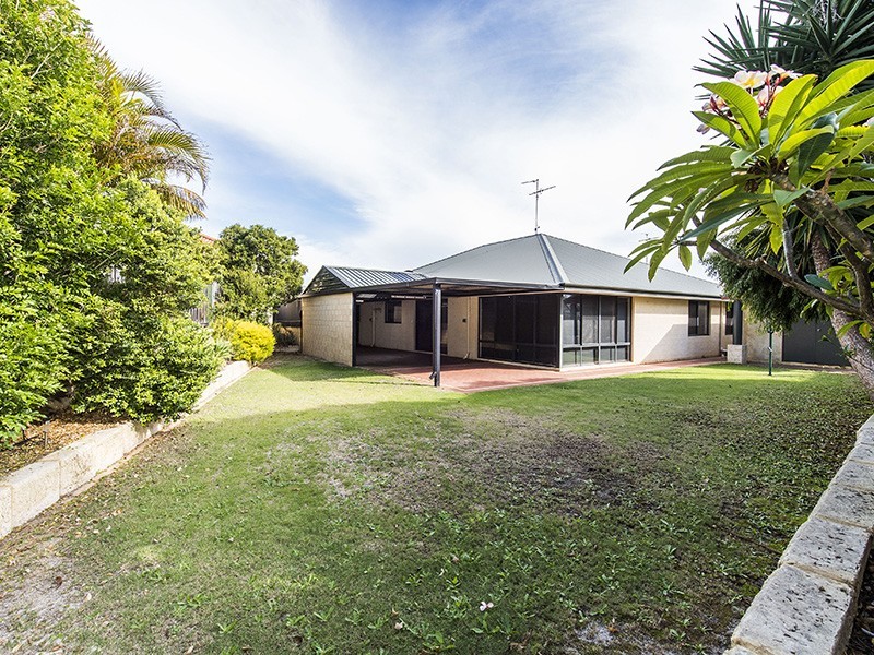 5 Lilly Pilly Lookout, Halls Head WA 6210