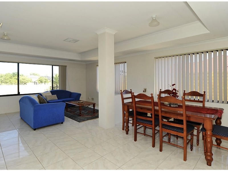 20 Riceflower Boulevard, Halls Head WA 6210