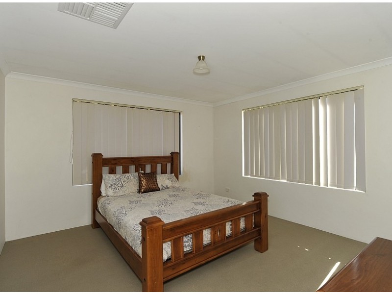 20 Riceflower Boulevard, Halls Head WA 6210