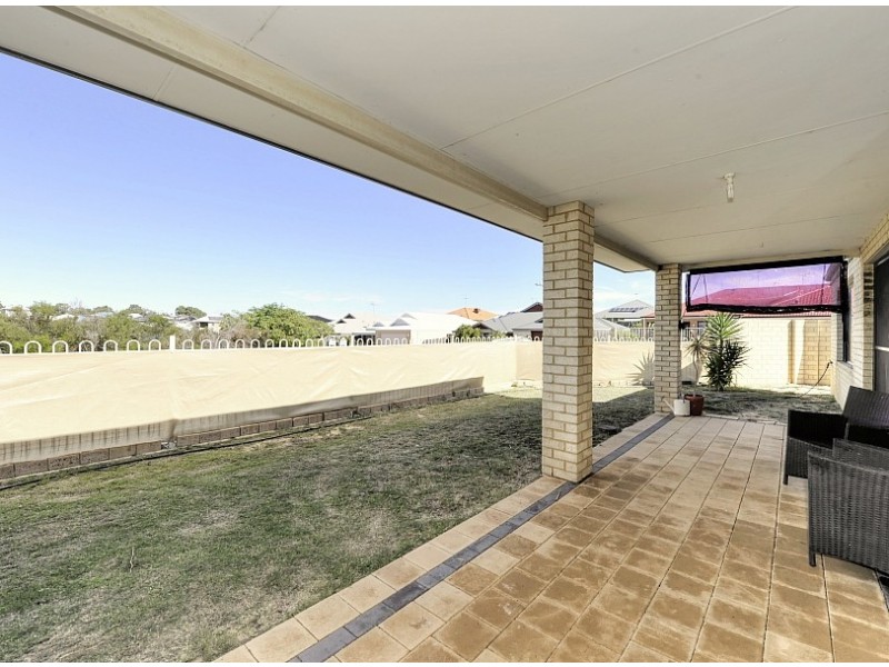 20 Riceflower Boulevard, Halls Head WA 6210